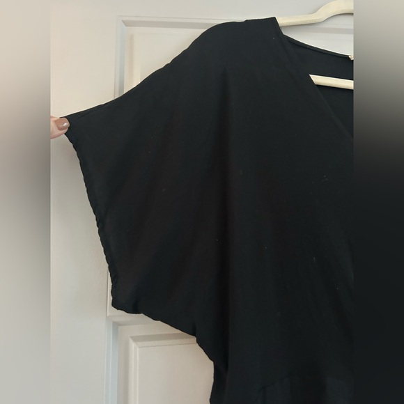 Array Black V-Neck Blouse - Picture 5 of 6